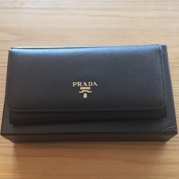 Prada wallet - Picture 1 of 7